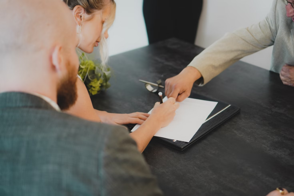 Don't Fall into Common Factory for Lease Pitfalls: Essential Lessons for Tenants
