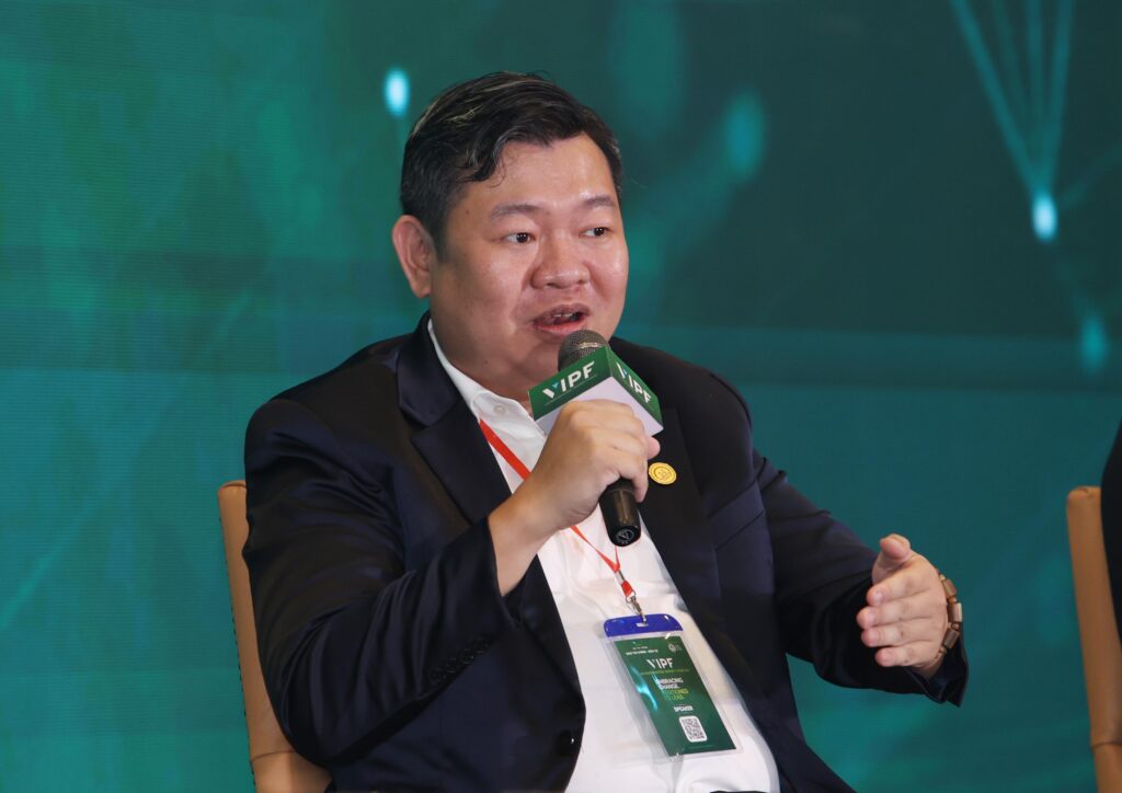 Vice President of Vietnam Industrial Real Estate Association speaking about investment